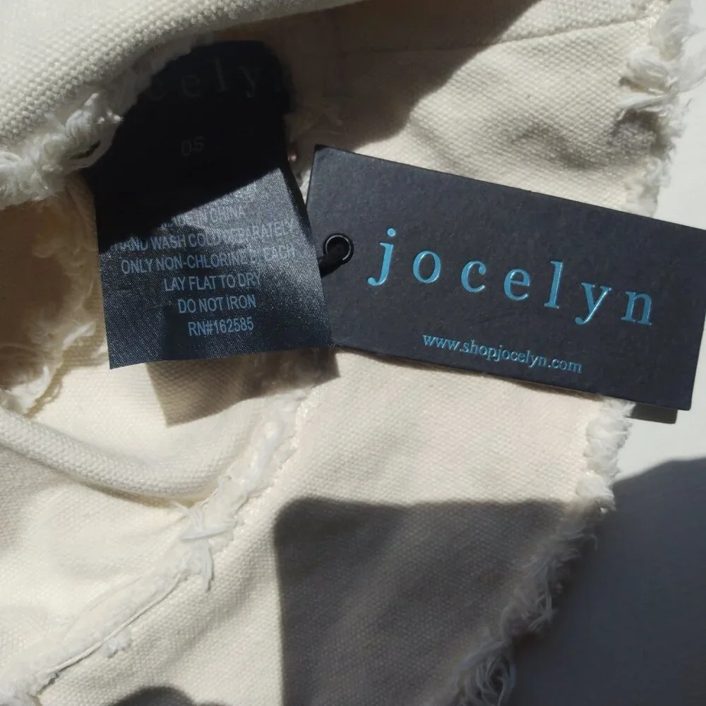 Jocelyn - Picture 3 of 4